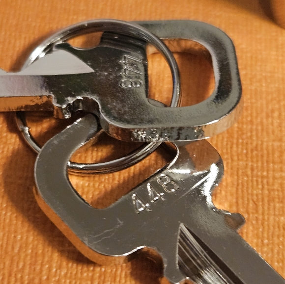 Louis vuitton SILVER lock and Key - Picture 2 of 4